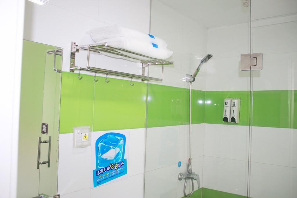 7Days Inn Wuzhou South Railway Station Cangwu Room photo